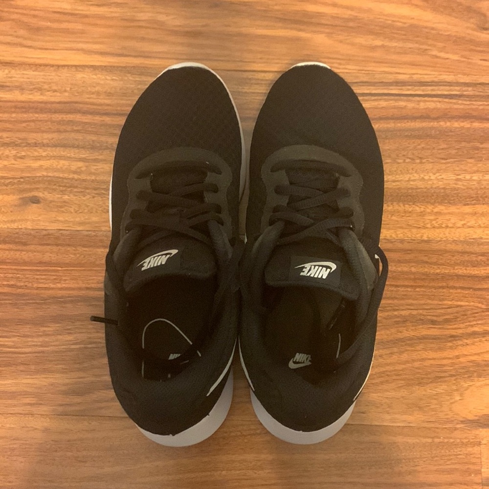 Women’s Nike sneakers size 8 black and white